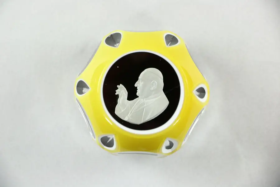 Photo of Baccarat signed 1963 Pope John XXIII Sulphide Paperweight