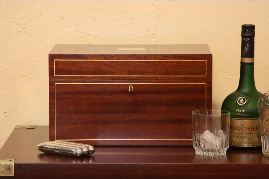 Photo of Benson & Hedges 1919 Cigar Humidor