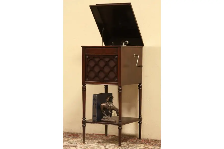 Photo of Edison Phonograph Record Player 1915, Also Plays Victor