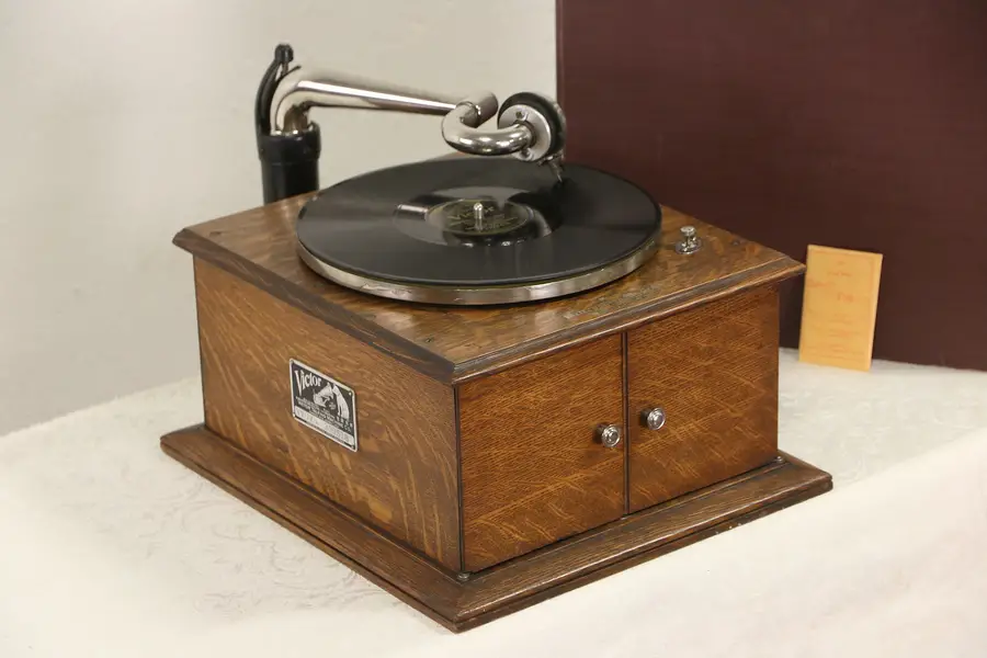 Photo of Victor Table Top Oak 1910 era VV IV A Model Signed Victrola Phonograph & Records
