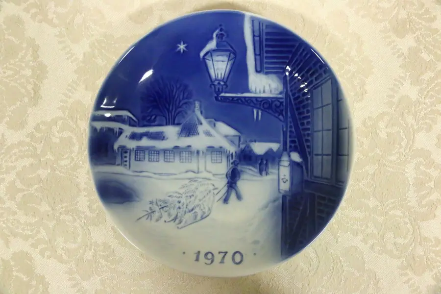 Photo of Desiree 1970 Hans Christian Andersen House Denmark Christmas Plate 1st Edition