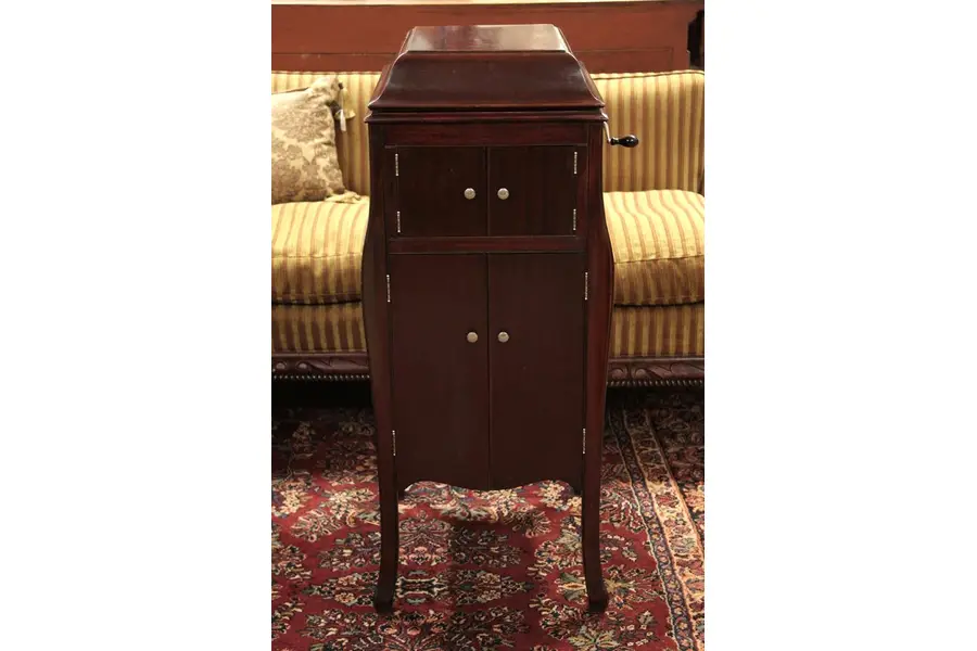 Photo of Victor Victrola Phonograph, Mahogany