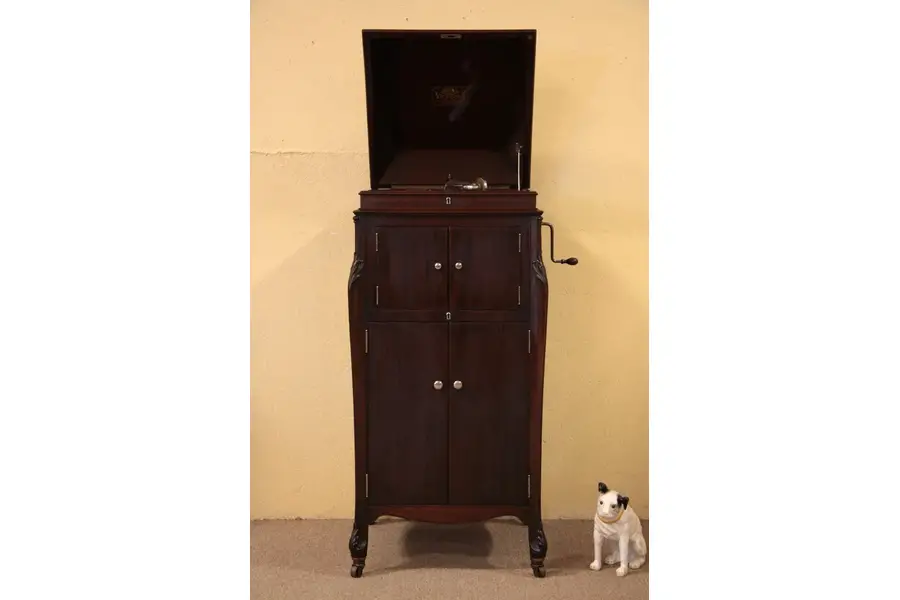Photo of Victor Victrola Antique Phonograph Record Player