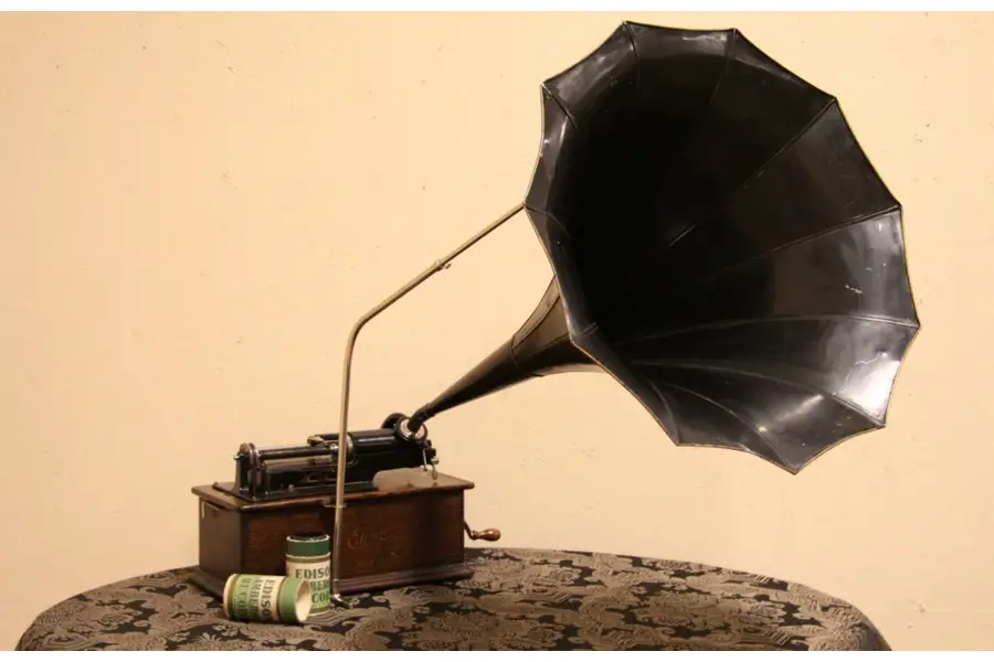 Photo of Edison Cylinder Home B Phonograph, Morning Glory Horn