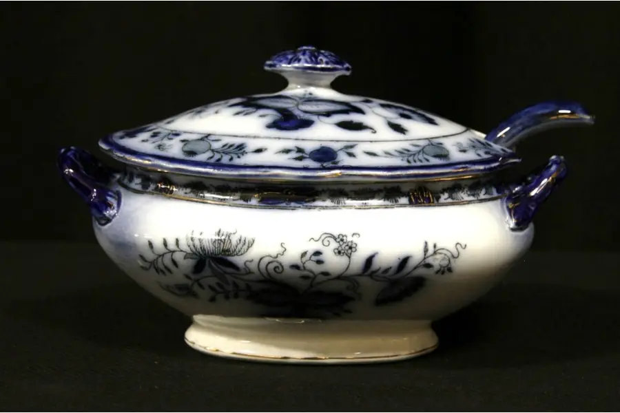 Photo of Grimwades Carro 1890 Antique Flow Blue 8 1/2" China Tureen & Ladle
