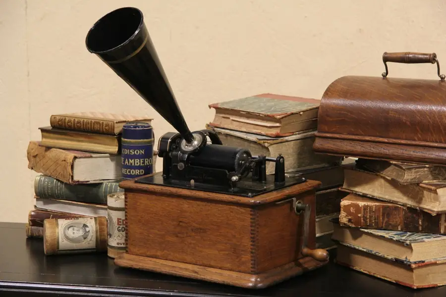 Photo of Edison Antique 1915 Oak Cylinder Record Player, Black Trumpet Horn