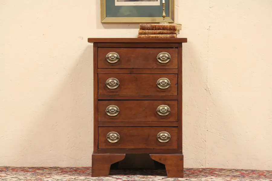 Small Mahogany Chest 4 Drawer Chest, Nightstand or End Table