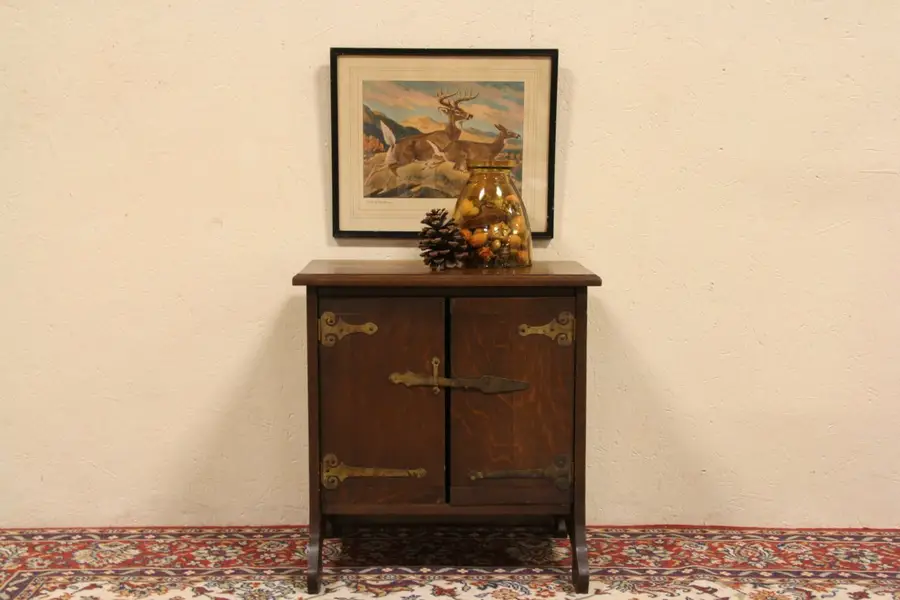 Photo of Craftsman Mission Oak Chairside Cabinet