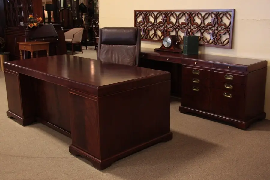 Photo of Helikon Executive Set - Desk and Credenza