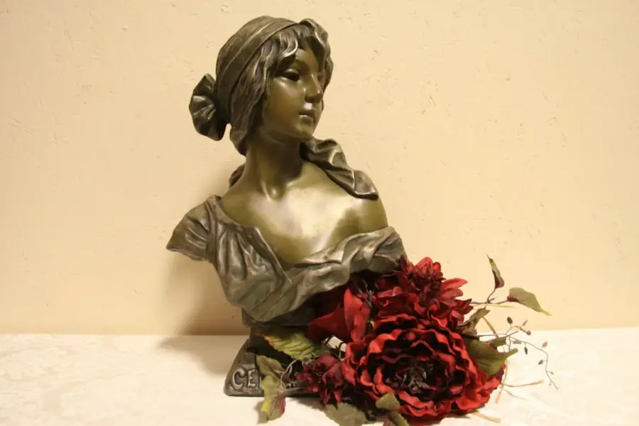 Photo of Bust of Cendrillon or Cinderella - Antique