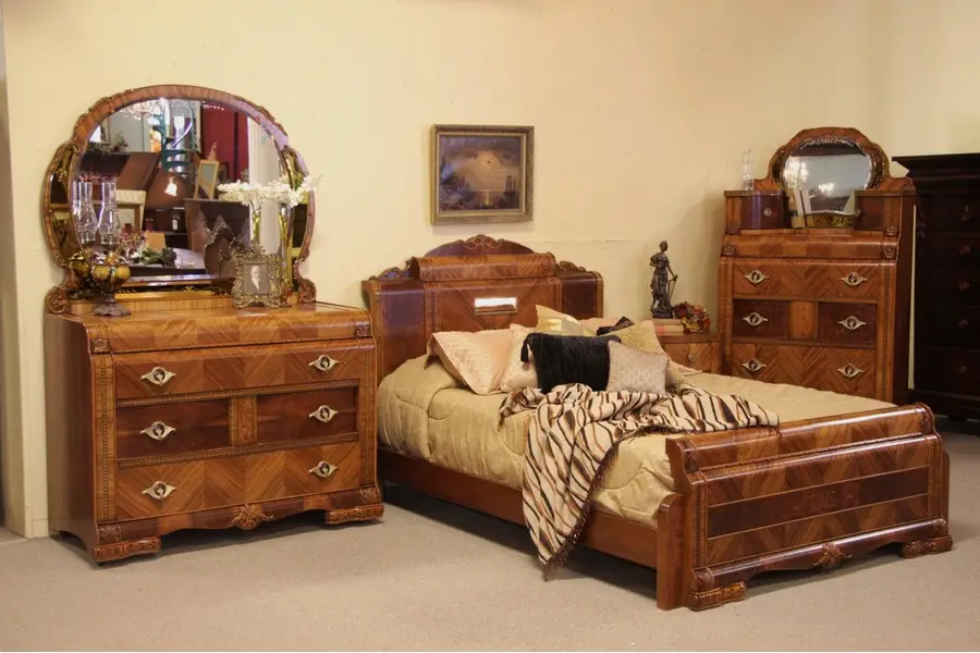 Photo of Art Deco 4 Pc. Queen Antique Bedroom Set