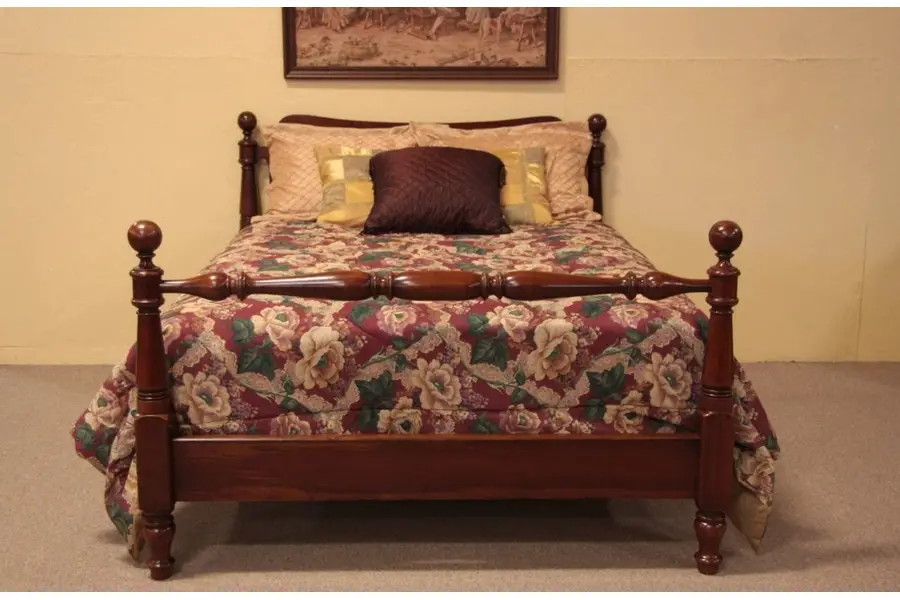 Photo of Georgian - Traditional Style Cherry Double Full Bed