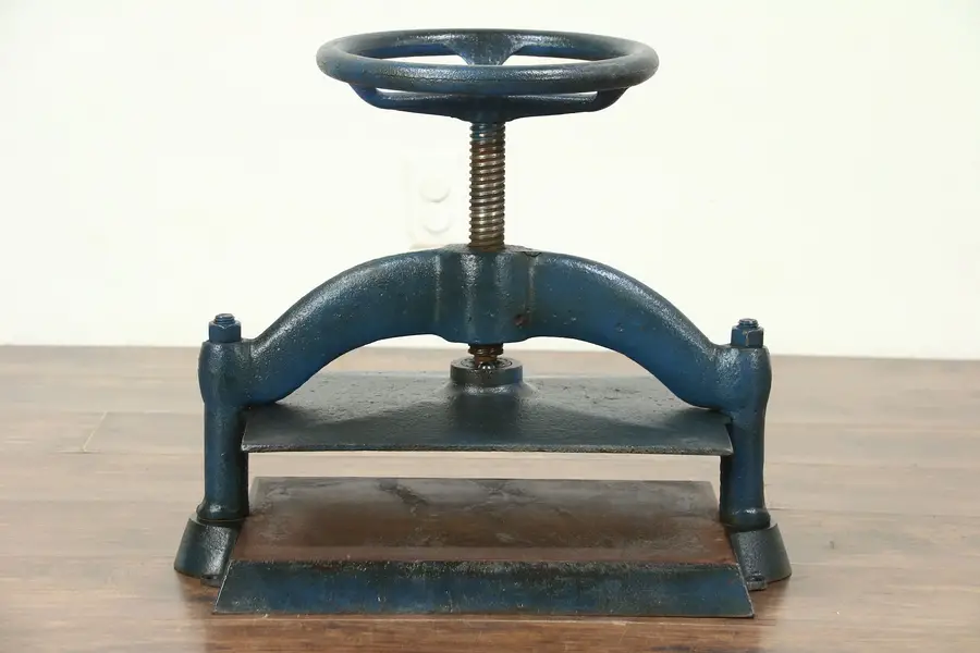 Photo of Cast Iron Antique 1900 Bookbinder Book Press