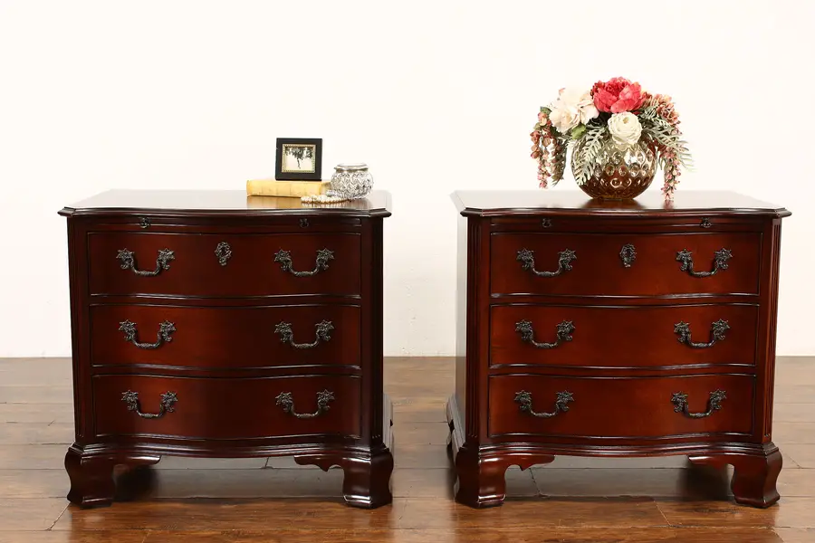 Photo of Pair of Georgian Design Mahogany Nightstands, End or Side Tables, Kindel