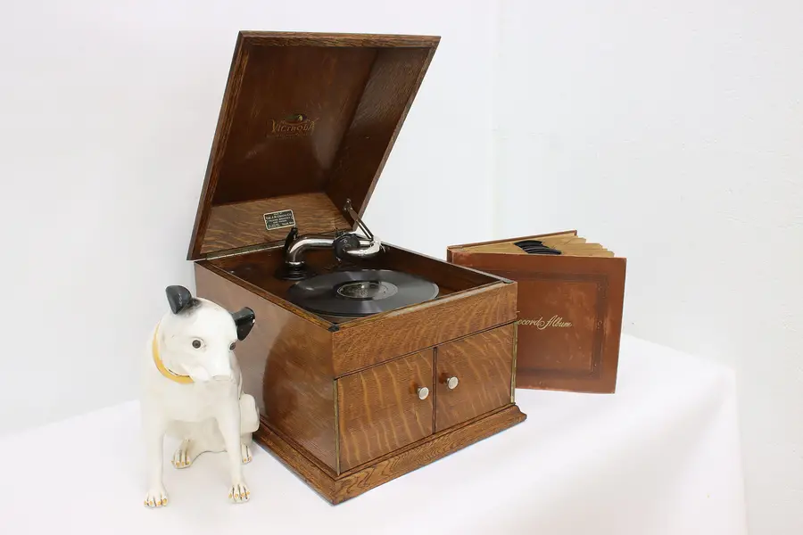 Photo of Victor Antique VV-VIII Victrola Tabletop Phonograph, Records