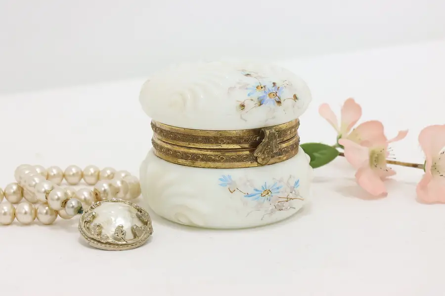 Photo of Victorian Antique Trinket or Jewelry Boudoir Jar, Wave Crest