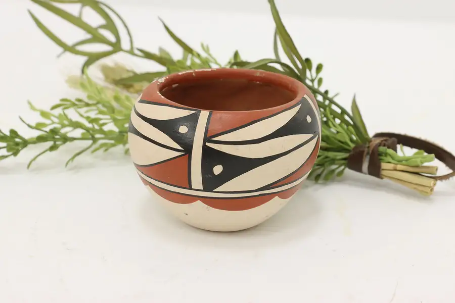Photo of Jemez Pueblo Native American Vintage Pottery Vase, Loretto