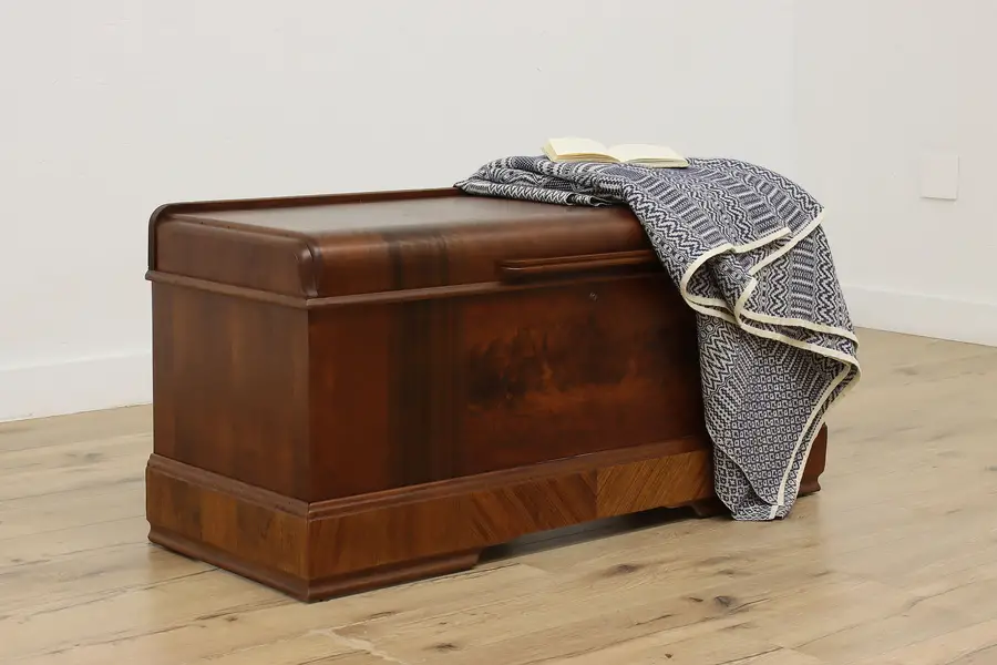 Photo of Art Deco Waterfall Vintage Blanket Chest Storage Trunk, Roos