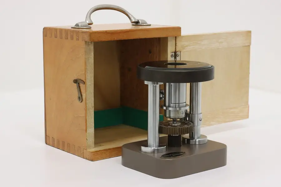Photo of Japanese Vintage Laboratory Microtome Slicer & Case, Swift