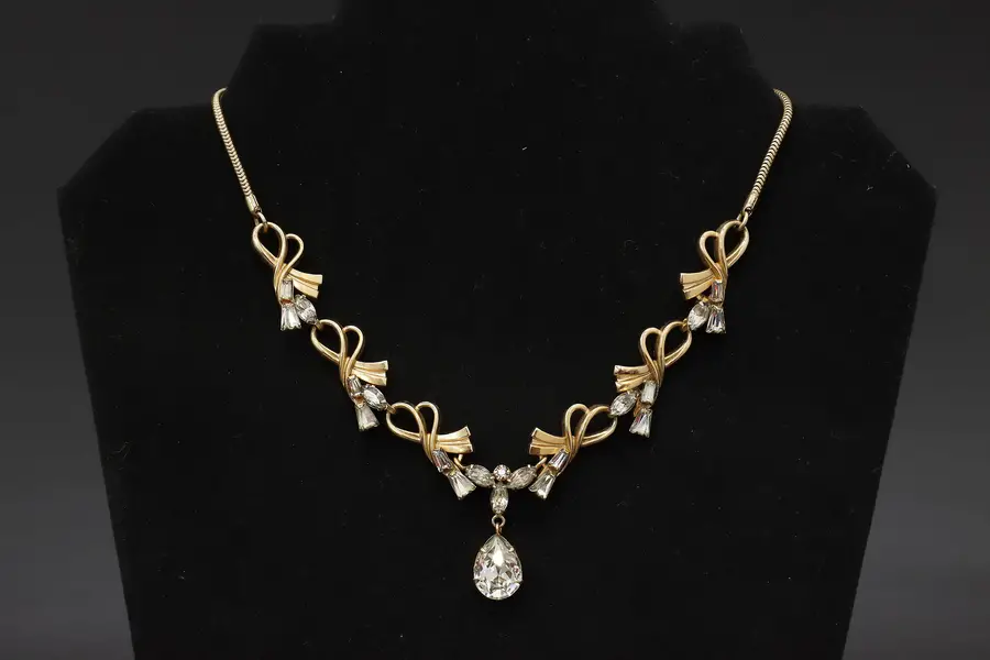 Photo of Chic Vintage Crystal Drop Necklace