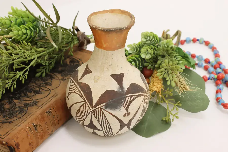 Photo of Native American Acoma Pueblo Vintage Decorative Pottery Vase