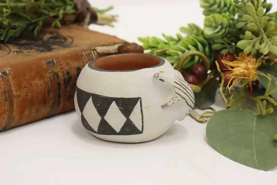 Photo of Native American Vintage Hand Painted Pottery Bowl w/ Lizard