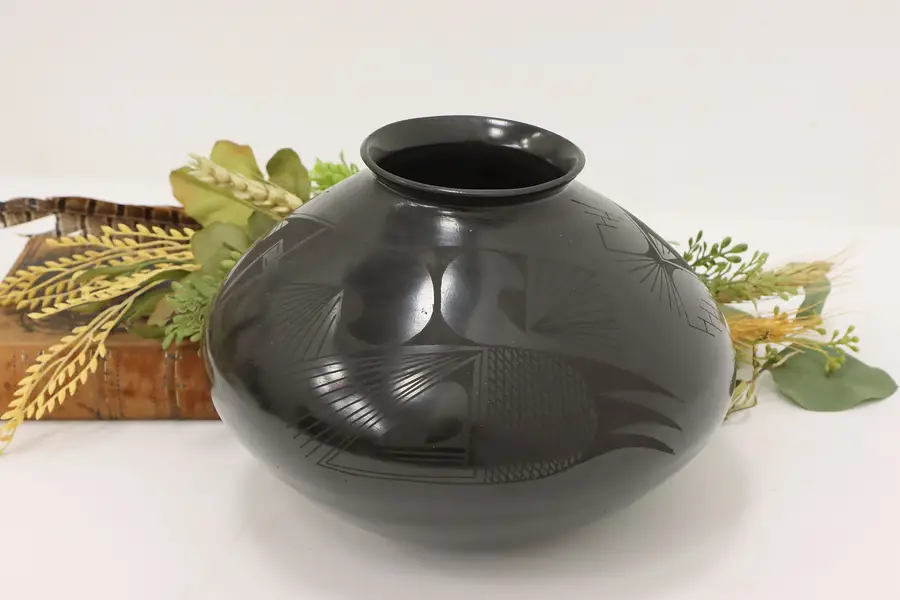 Photo of Mexican Mata Ortiz Blackware Pottery Vase, Quezada