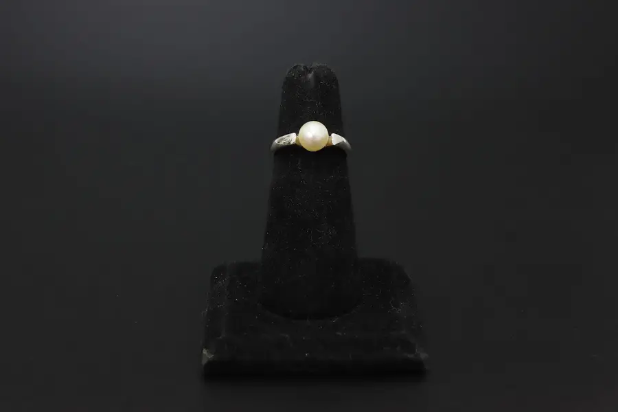 Photo of 925 Sterling Silver Cultured Pearl Solitaire Ring