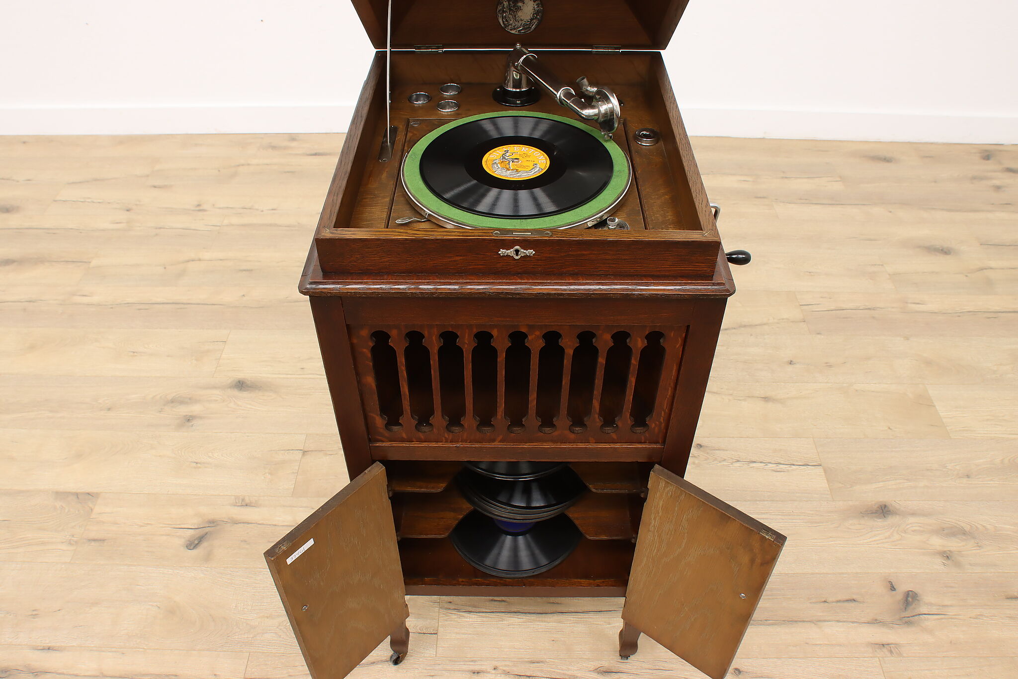 Silvertone Oak Antique Record Player Wind Up Phonograph & Records