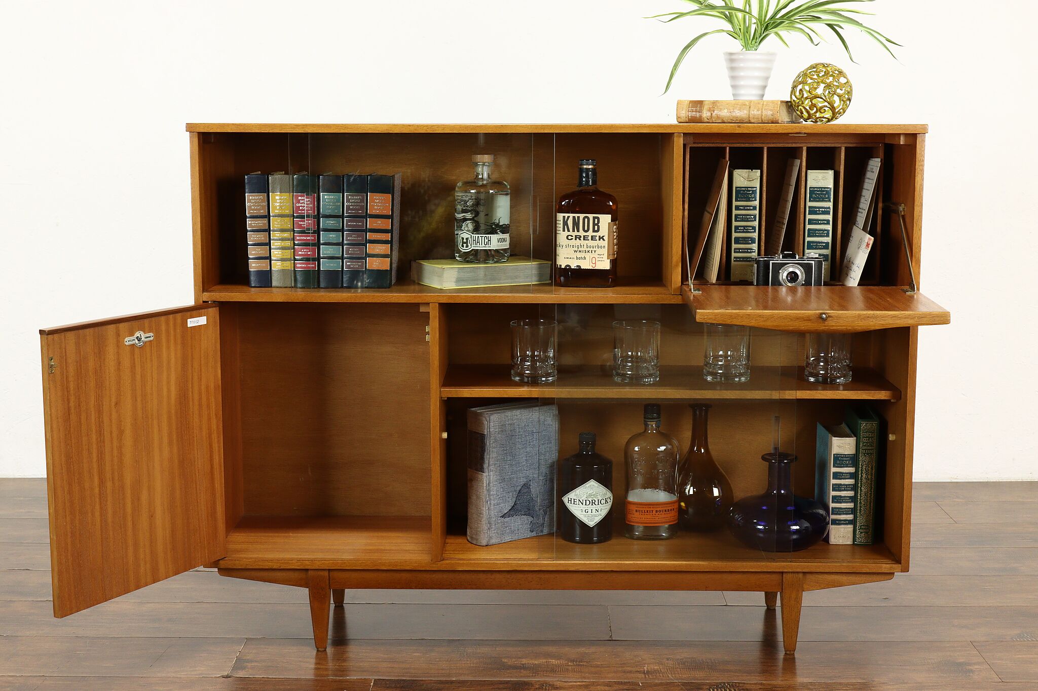 strop Finde på overskridelsen Midcentury Modern 60s Vintage Teak Bar Display Cabinet, Sutcliffe