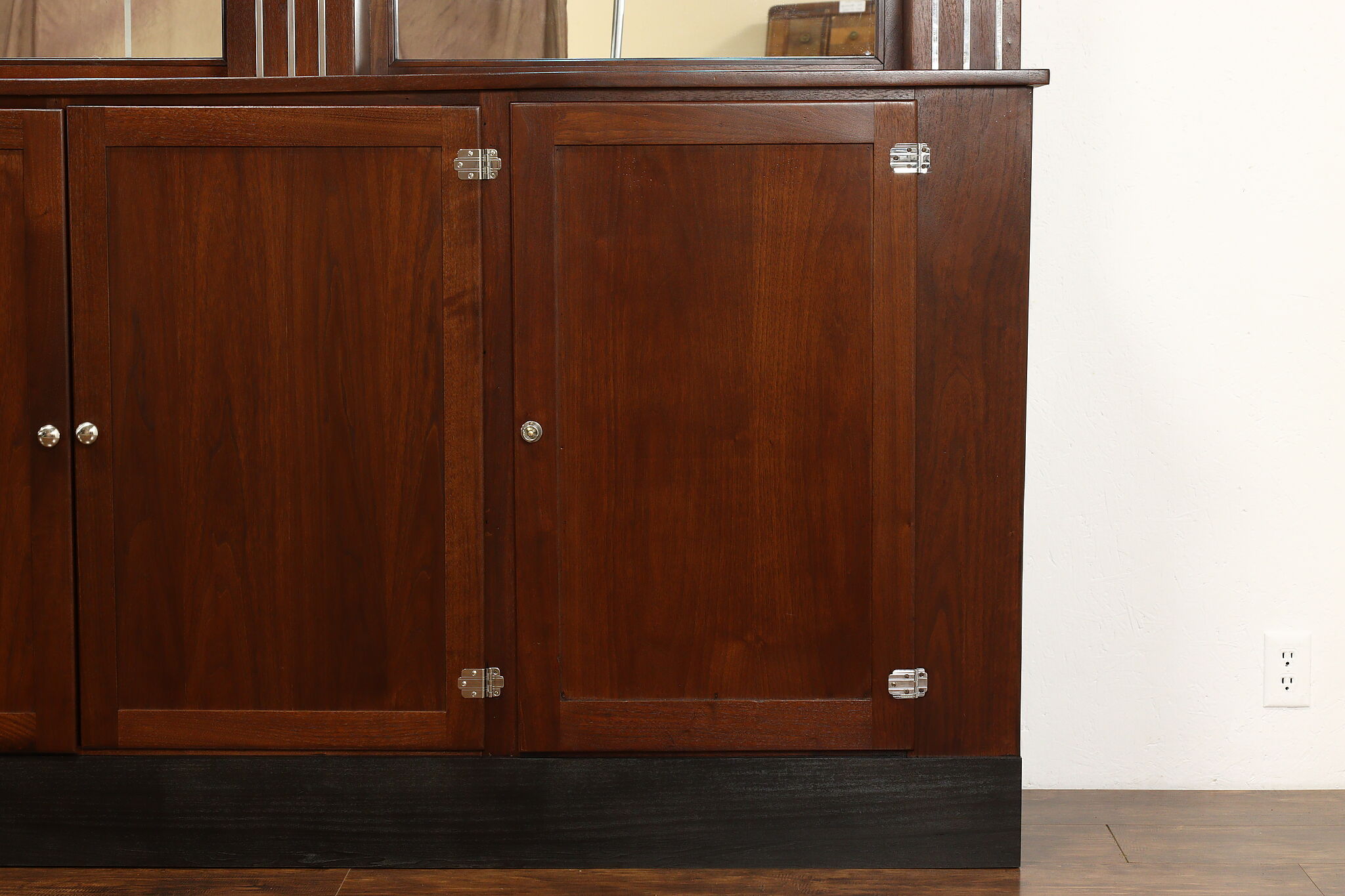 RA571 - Art Deco back bar and front bar in walnut and mahogany