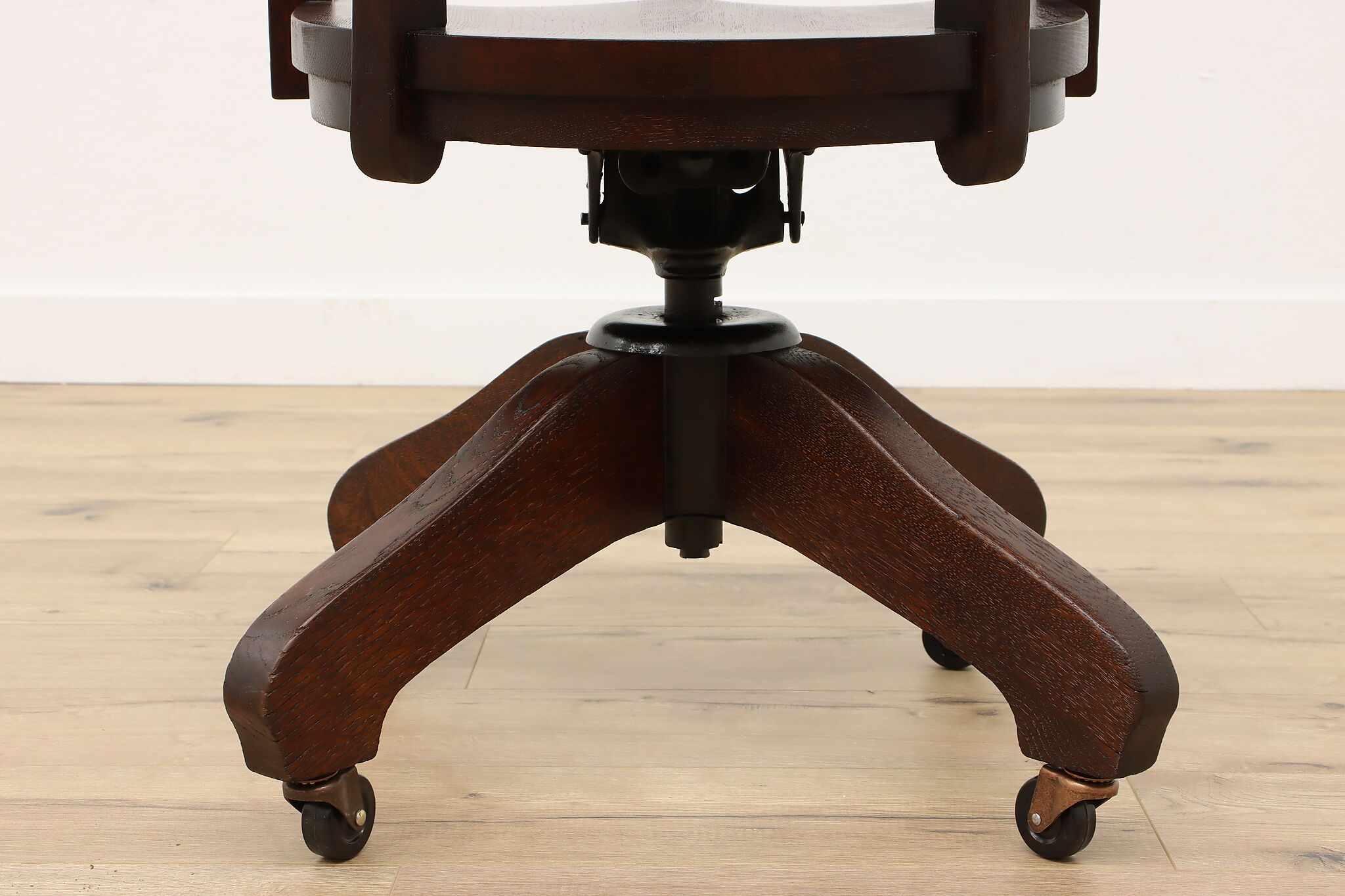 Traditional Antique Adjustable Swivel Office Library Desk Chair, Crocker
