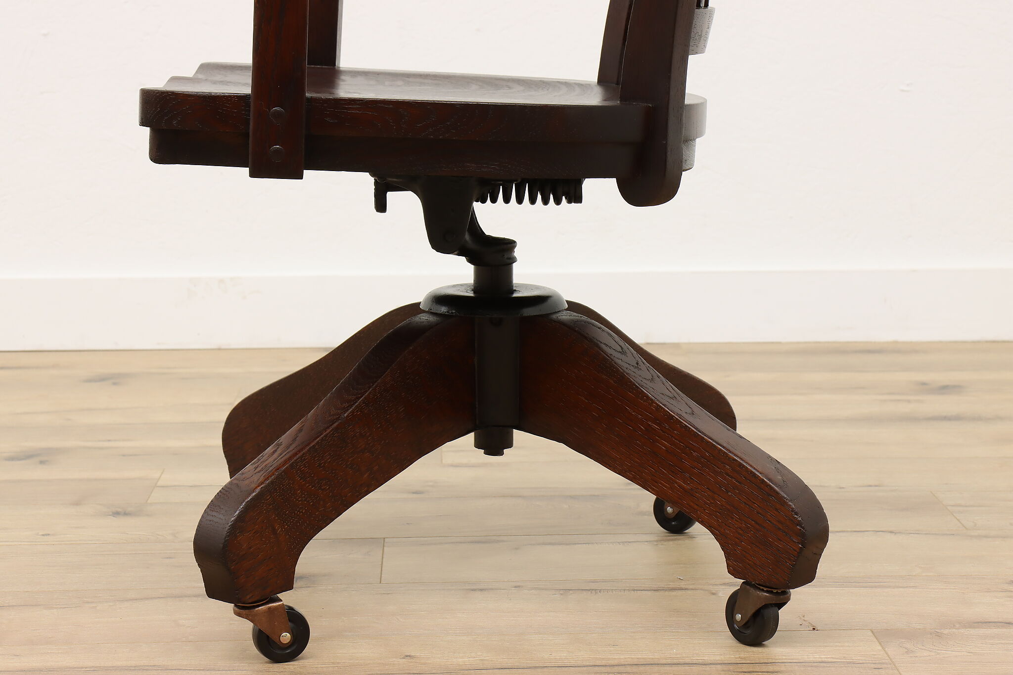 Traditional Antique Adjustable Swivel Office Library Desk Chair, Crocker