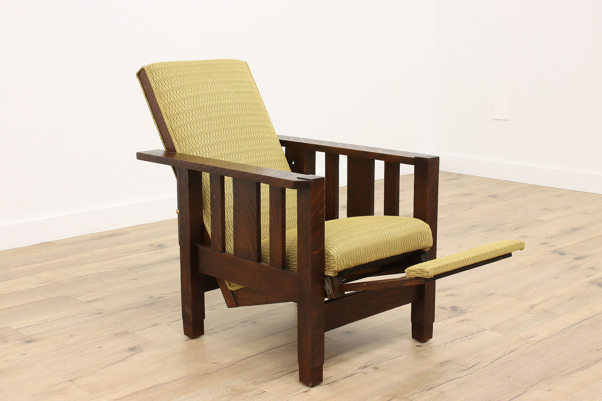 Arts and crafts recliner discount