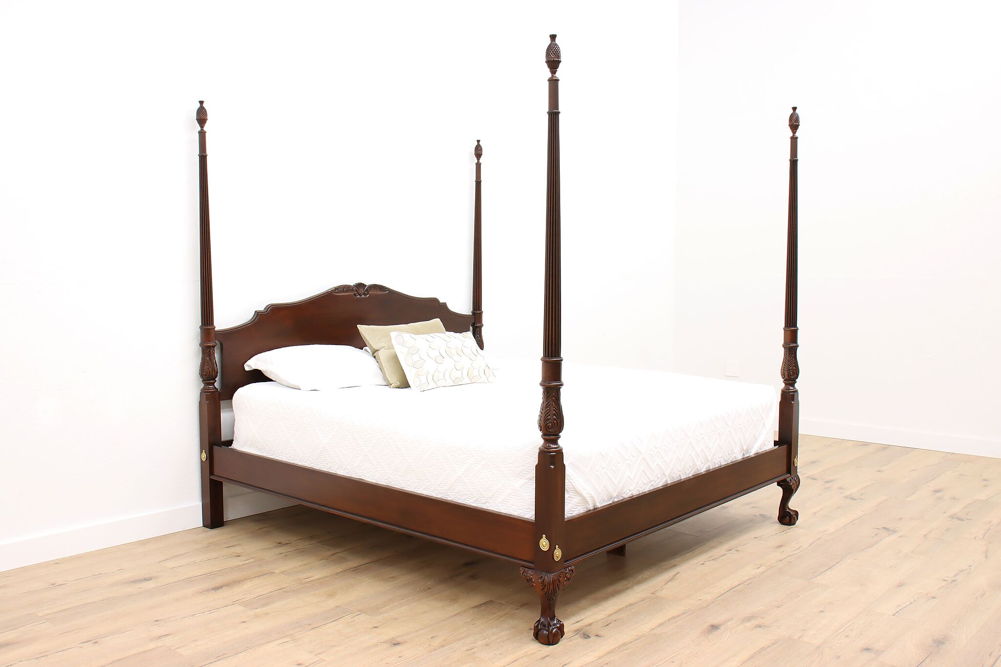 Georgian Style Vintage Mahogany Four Poster King Size Bed Drexel