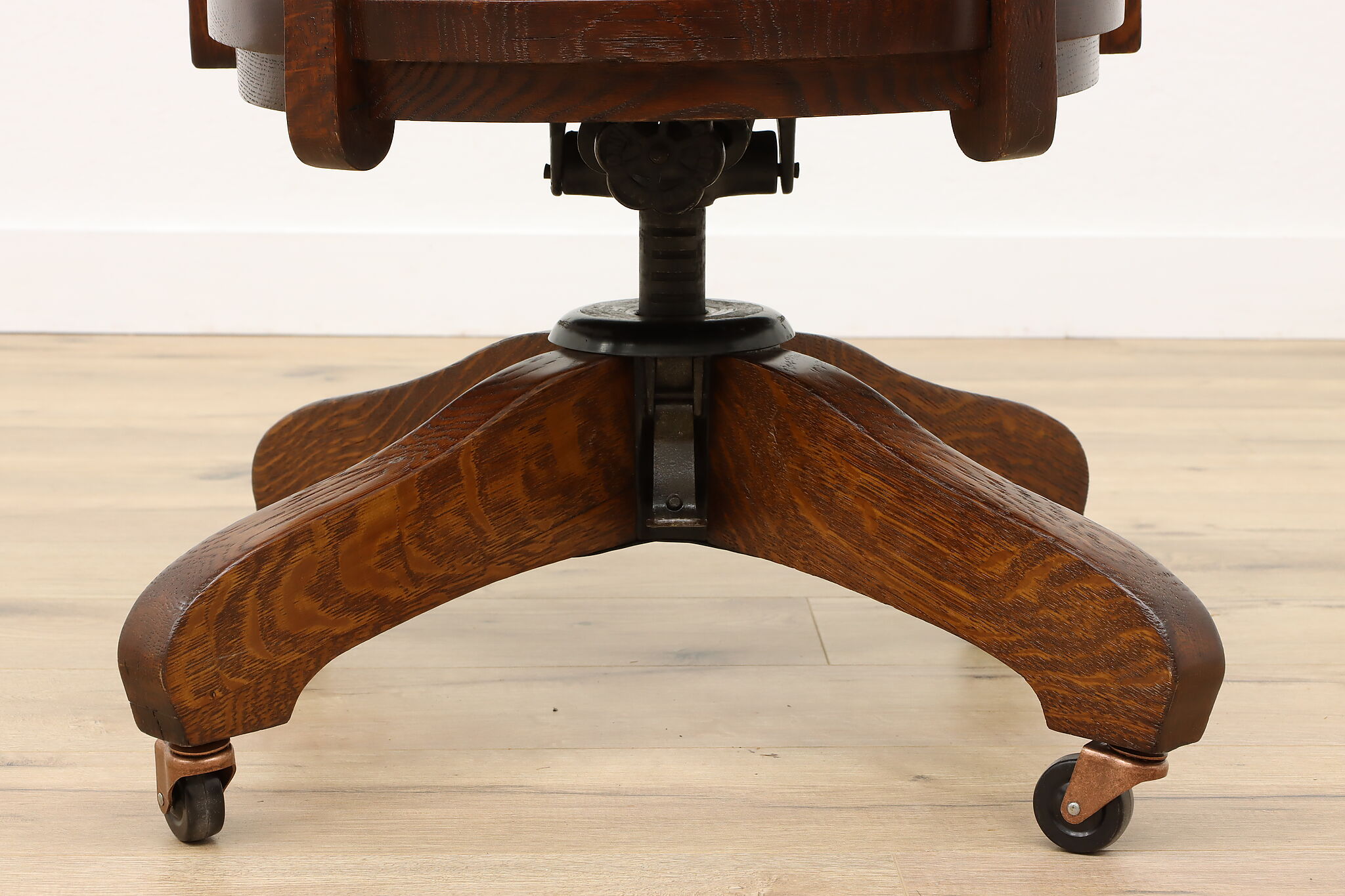 Craftsman Antique Adjustable Swivel Office Leather Desk Chair, Crocker