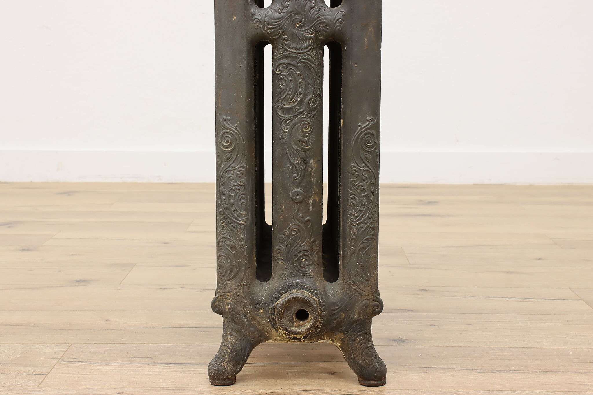 Antique Radiator Company Victorian Antique Cast Iron Salvage Radiator, American