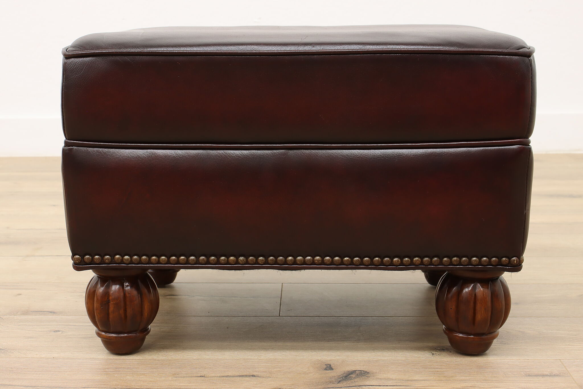 Thomasville leather outlet ottoman