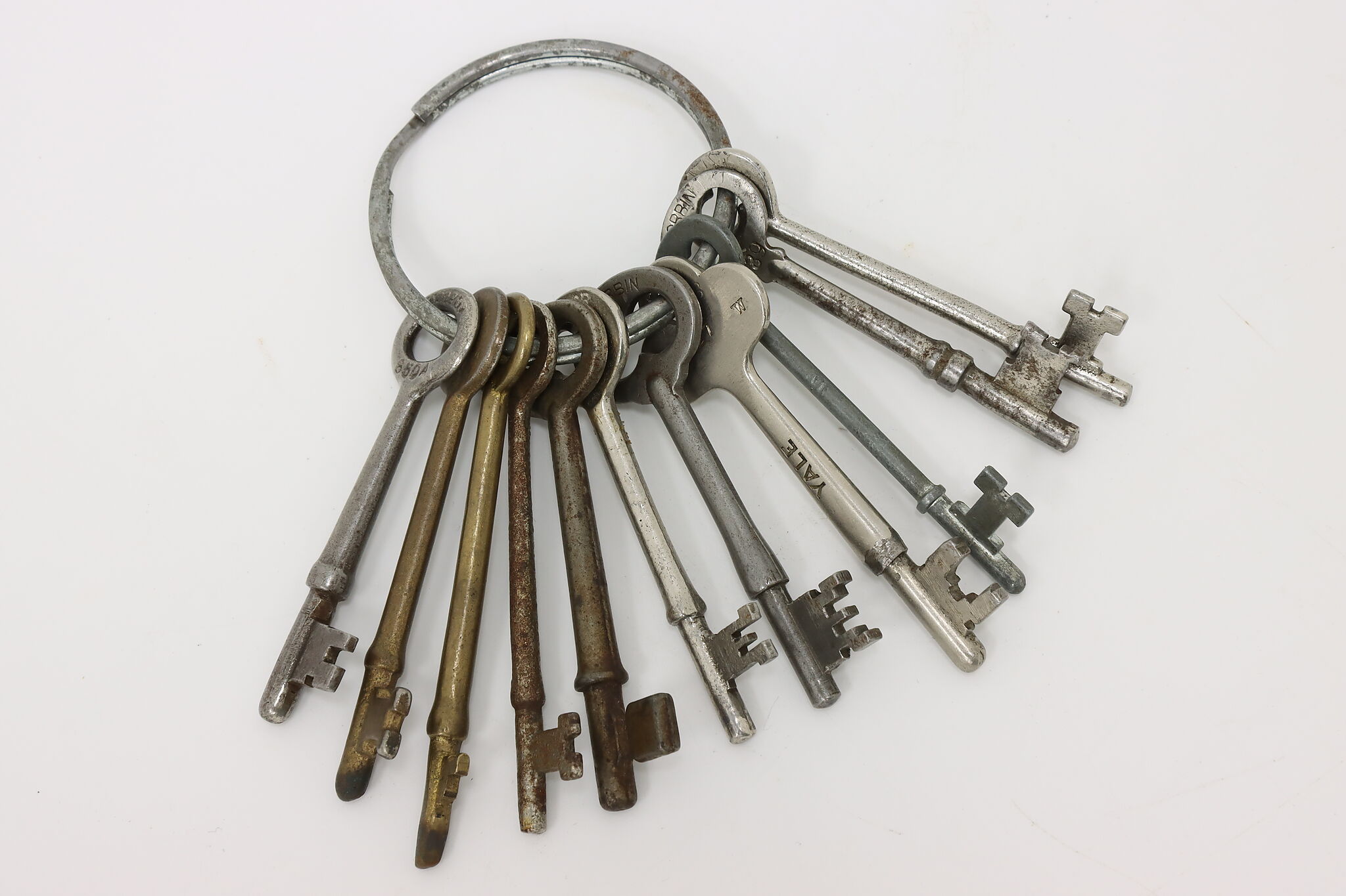 Five Large Antique Skeleton Keys Vintage Key Lot Silver 