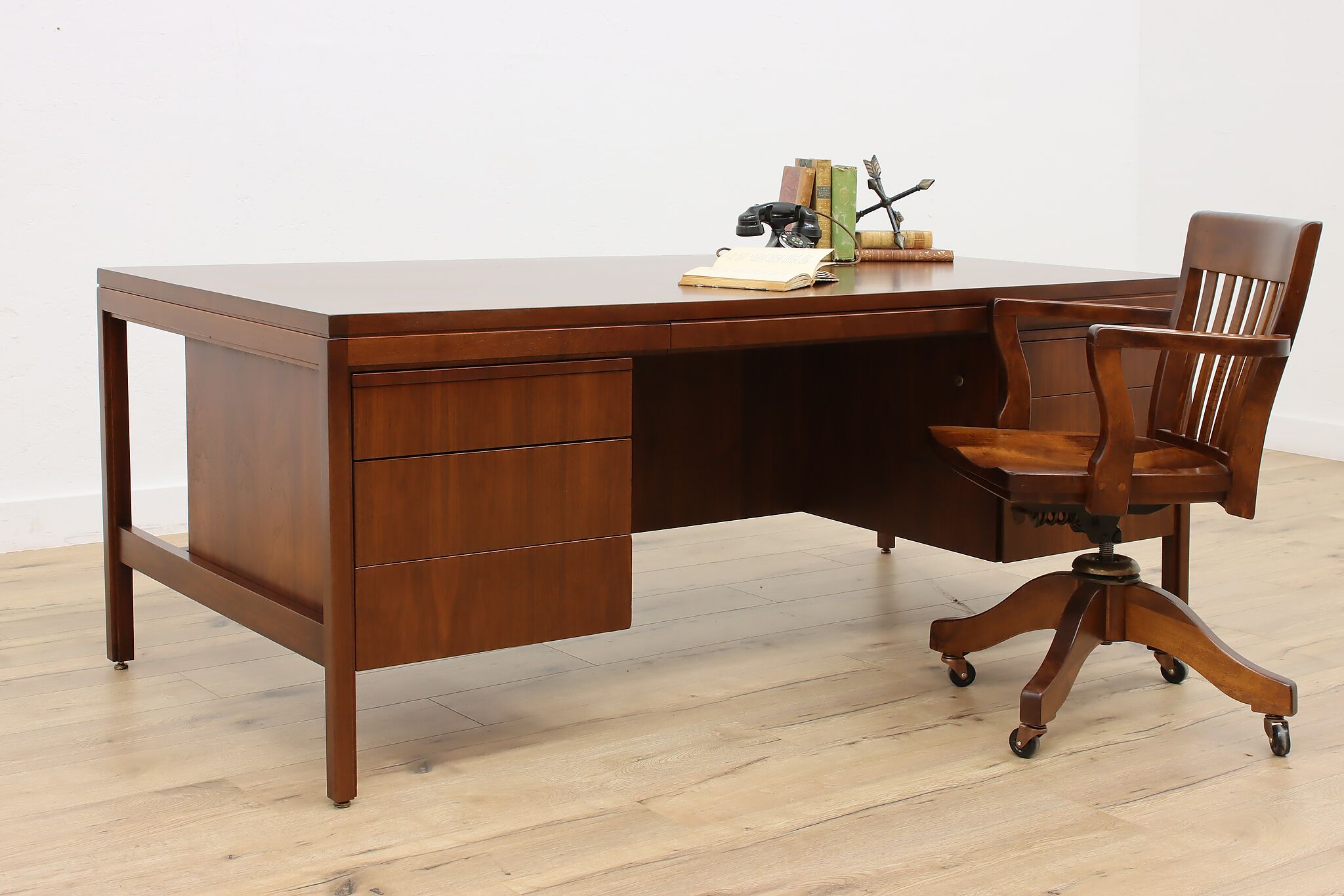 Midcentury Modern 60s Vintage Office 78 Executive Desk