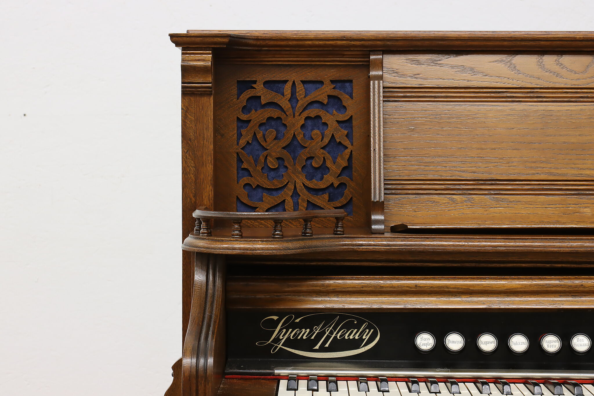 Victorian Reeds Victorian Antique Oak Reed Pump Organ, Lyon & Healy