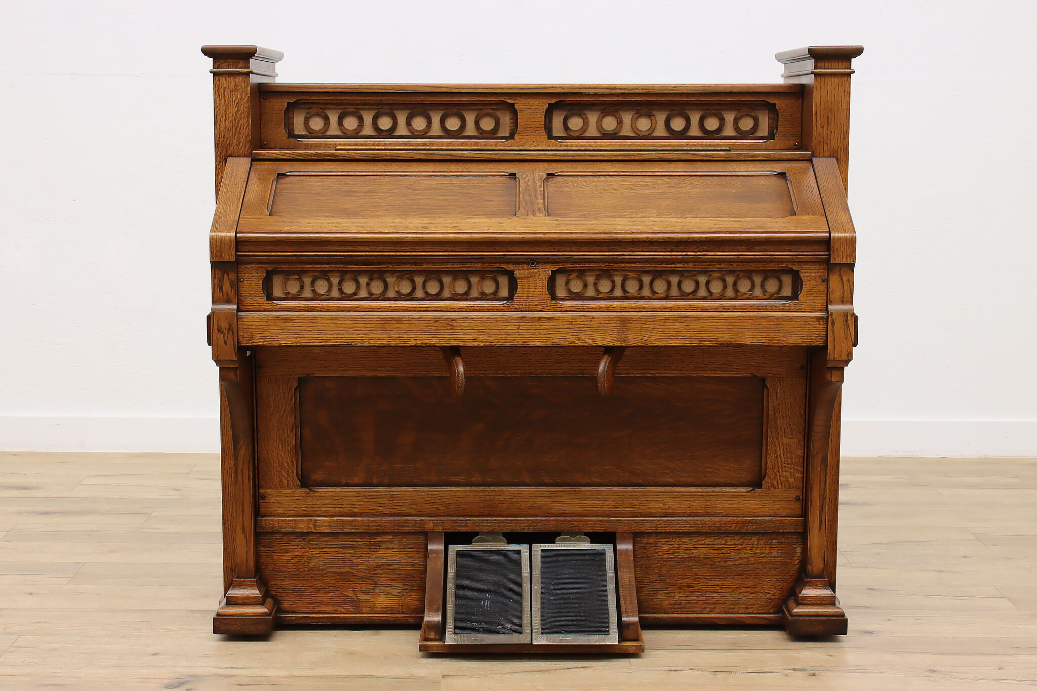 Victorian Reeds Victorian Antique Rebuilt Oak Reed Pump Organ, Hinners Pekin
