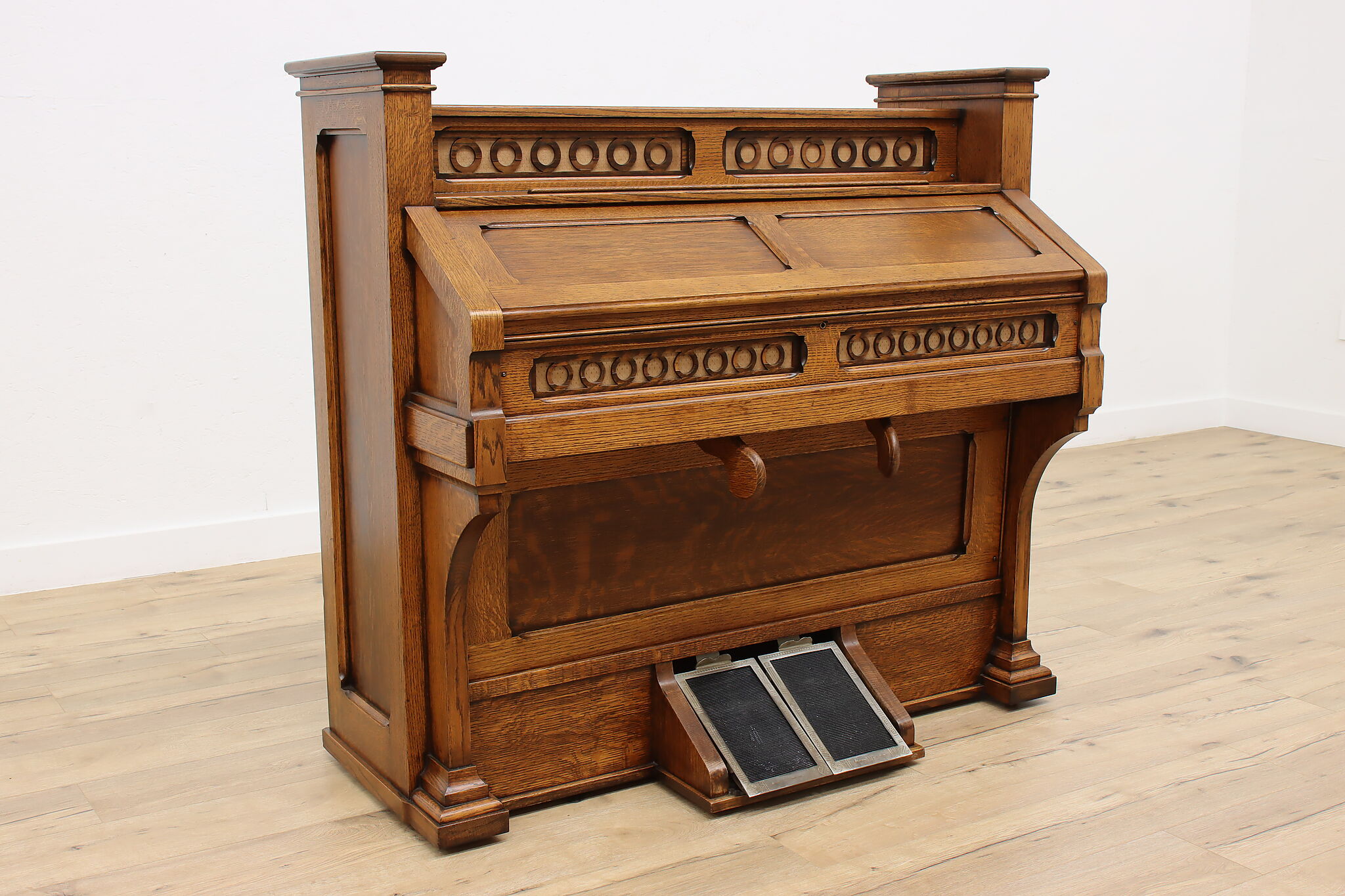 Victorian Reeds Victorian Antique Rebuilt Oak Reed Pump Organ, Hinners Pekin