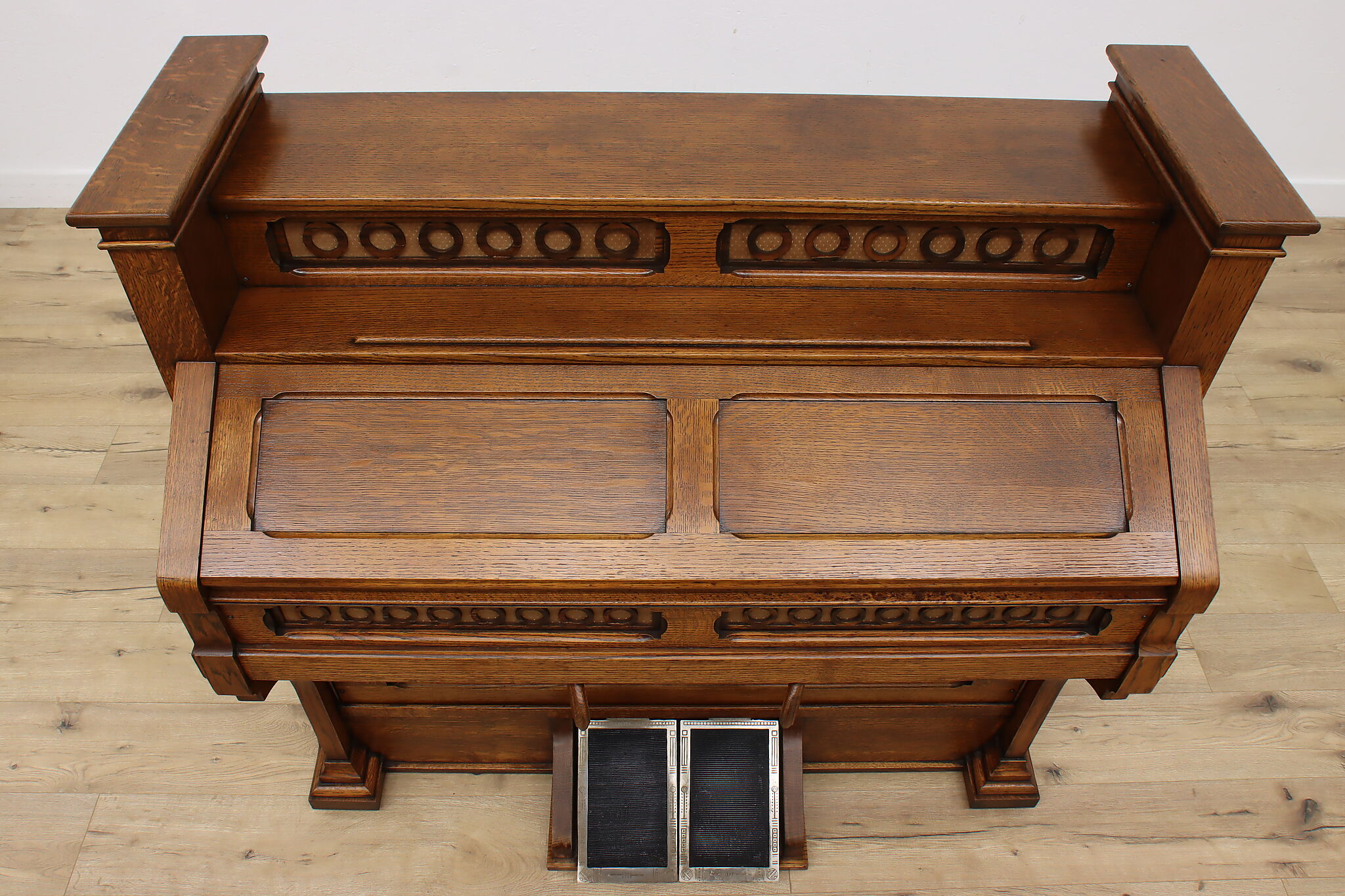 Victorian Reeds Victorian Antique Rebuilt Oak Reed Pump Organ, Hinners Pekin