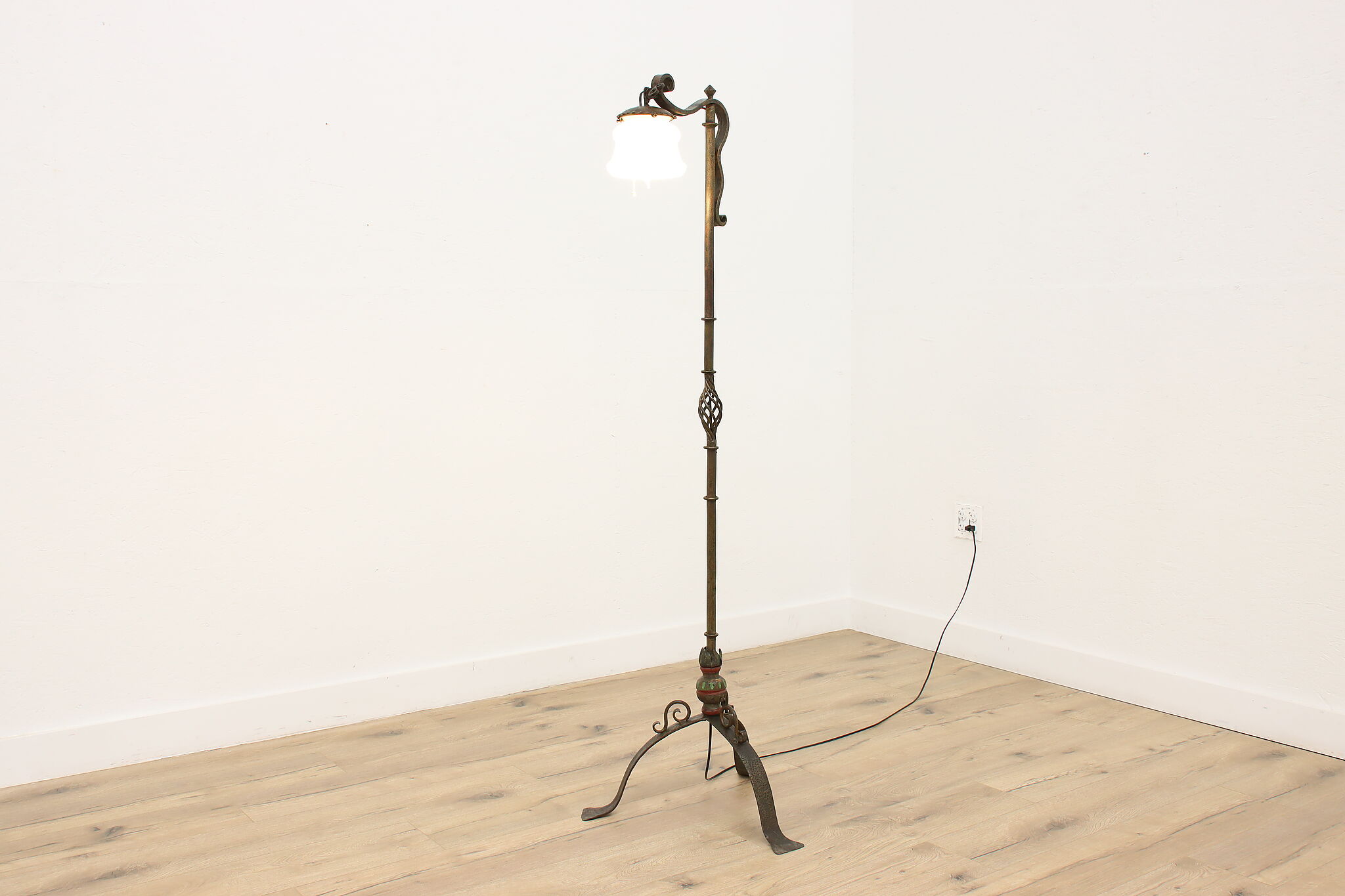 Colonial shop floor lamp