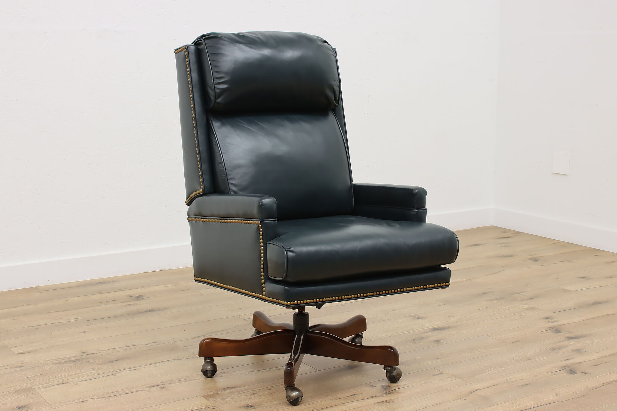 Traditional Vintage Office Library Swivel Leather Desk Chair