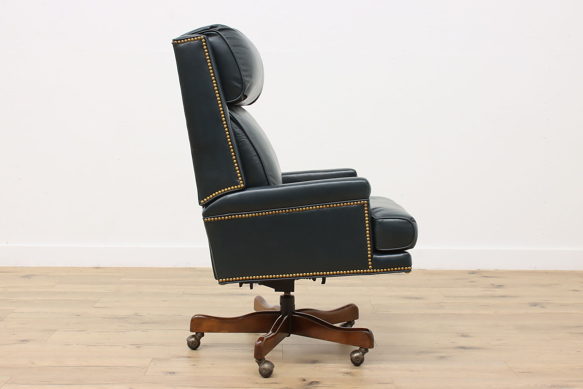 Traditional Vintage Office Library Swivel Leather Desk Chair