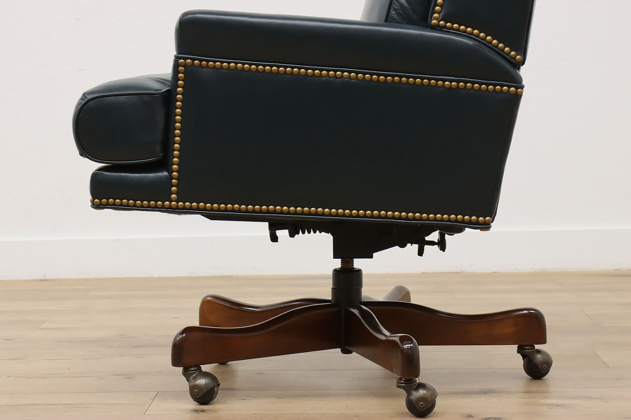 Traditional Vintage Office Library Swivel Leather Desk Chair