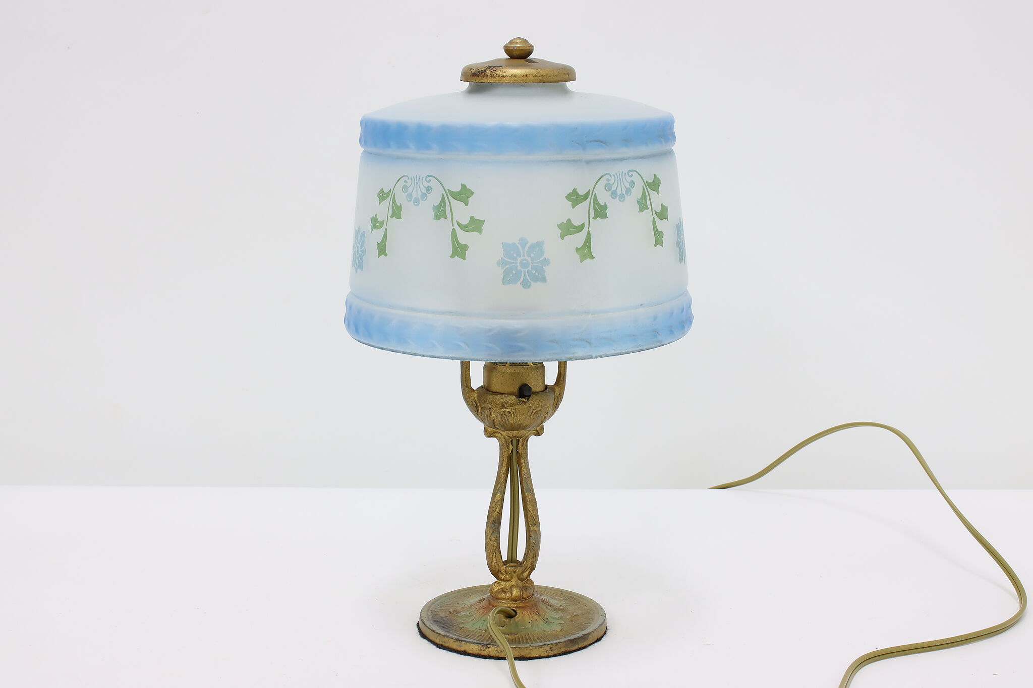 SAVE 26 Frosted Glass Vintage Boudoir or Desk Lamp Aladdin