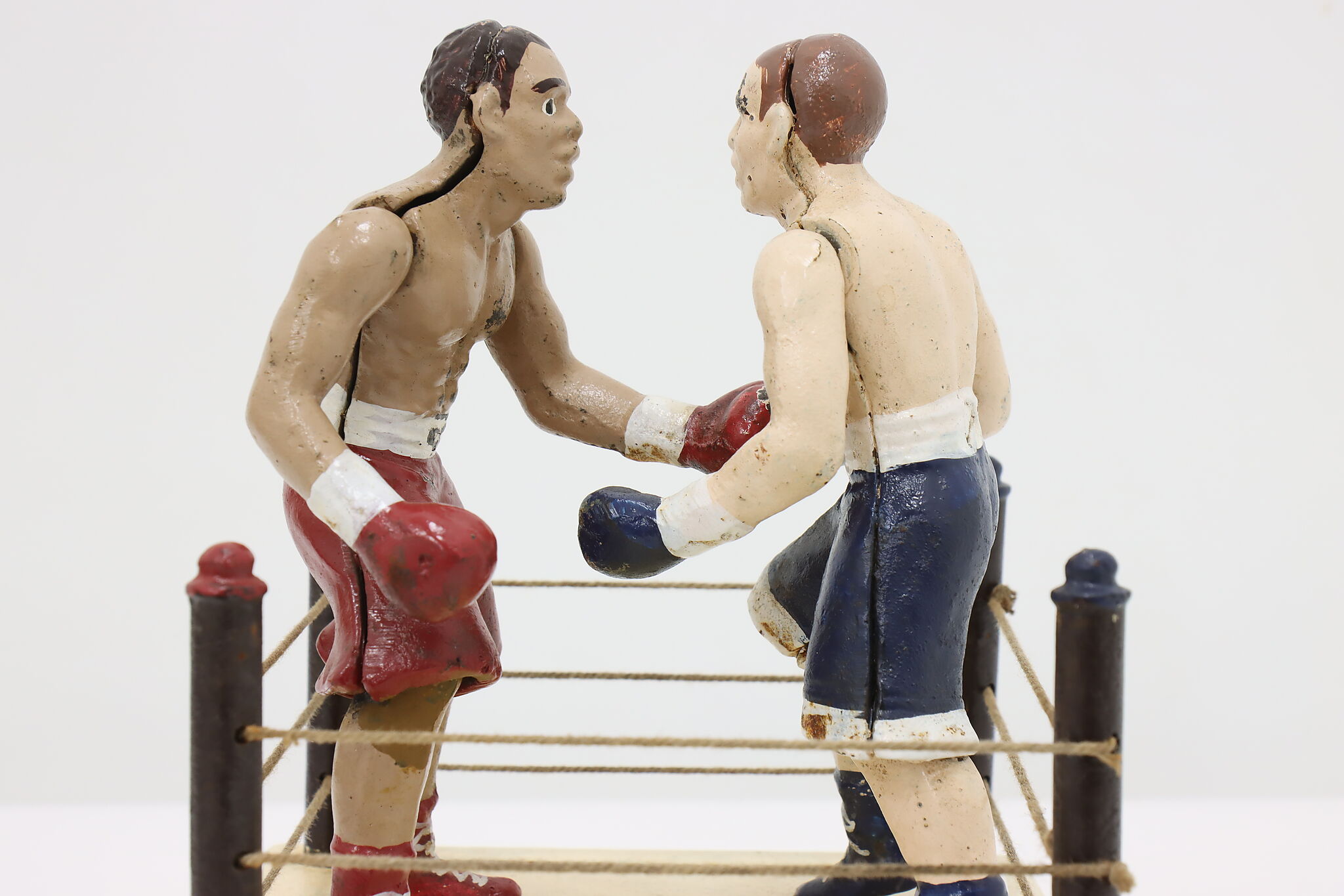 Joe Louis Autographed Mini Boxing gloves (collectible)